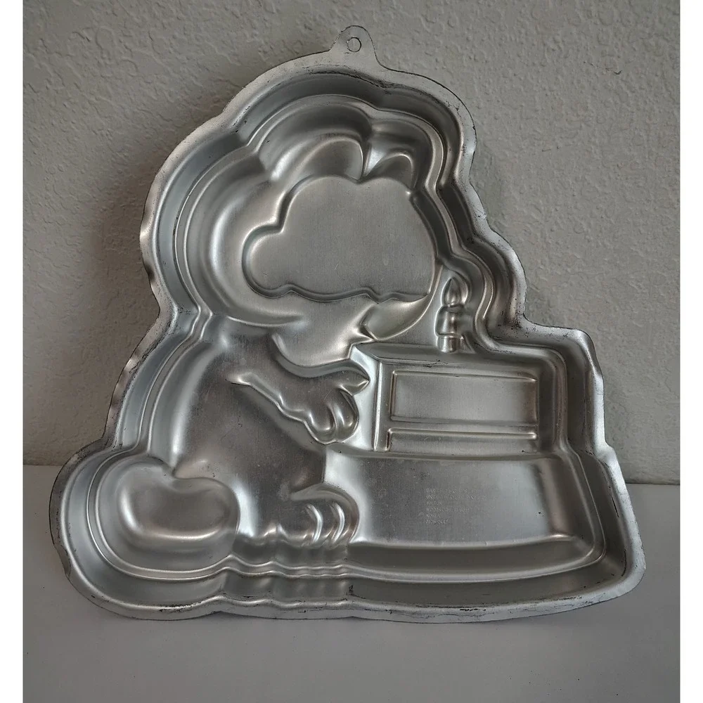 Vintage 1981 Wilton Garfield Metal Cake Pan Birthday Party